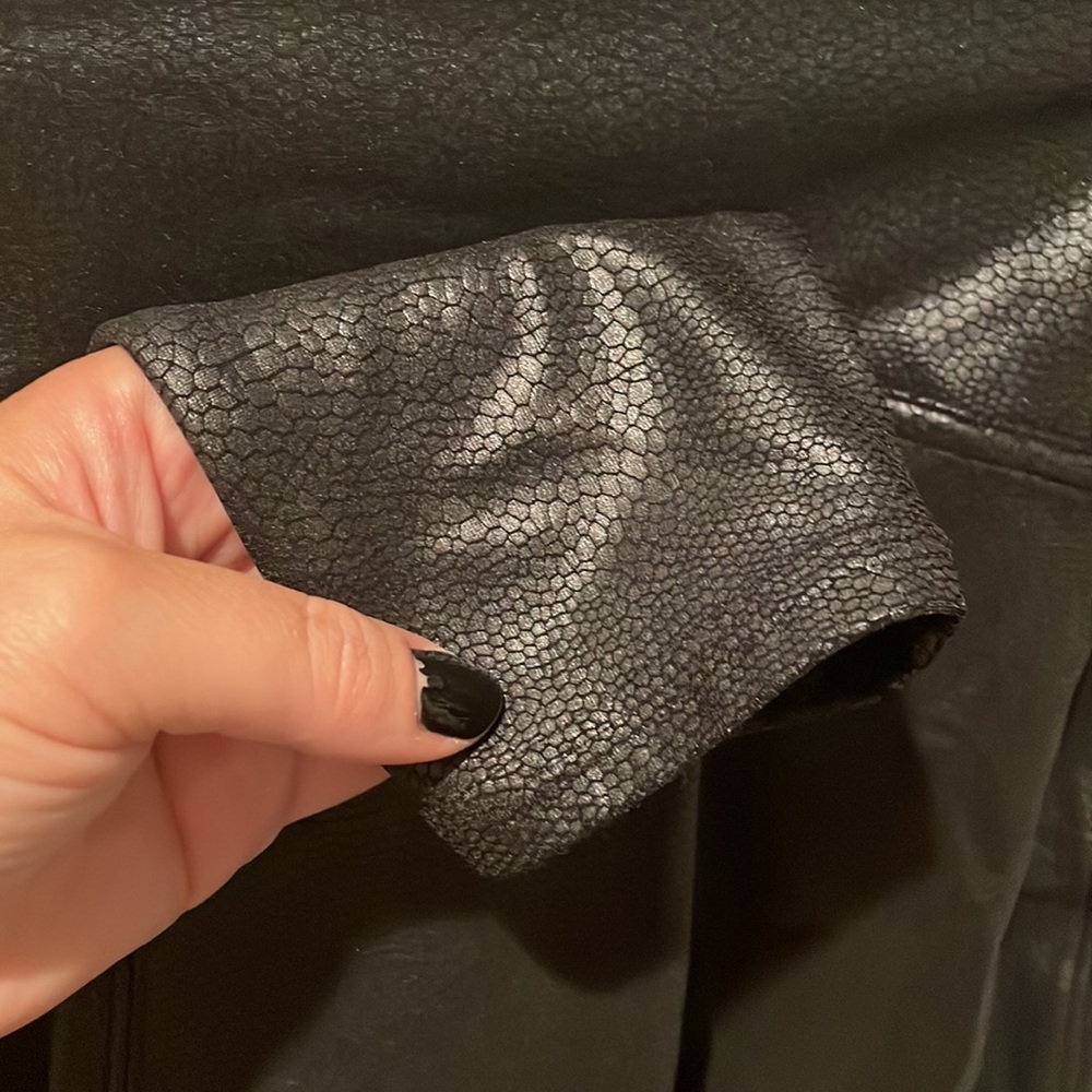 SPANX Faux Leather Pebbled Leggings - Picture 11 of 12